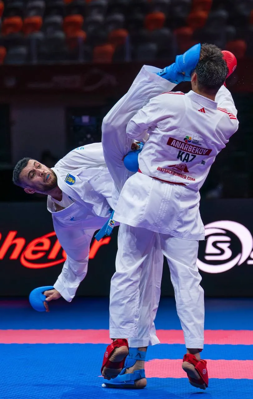 Kumite: a high kick in the men's division