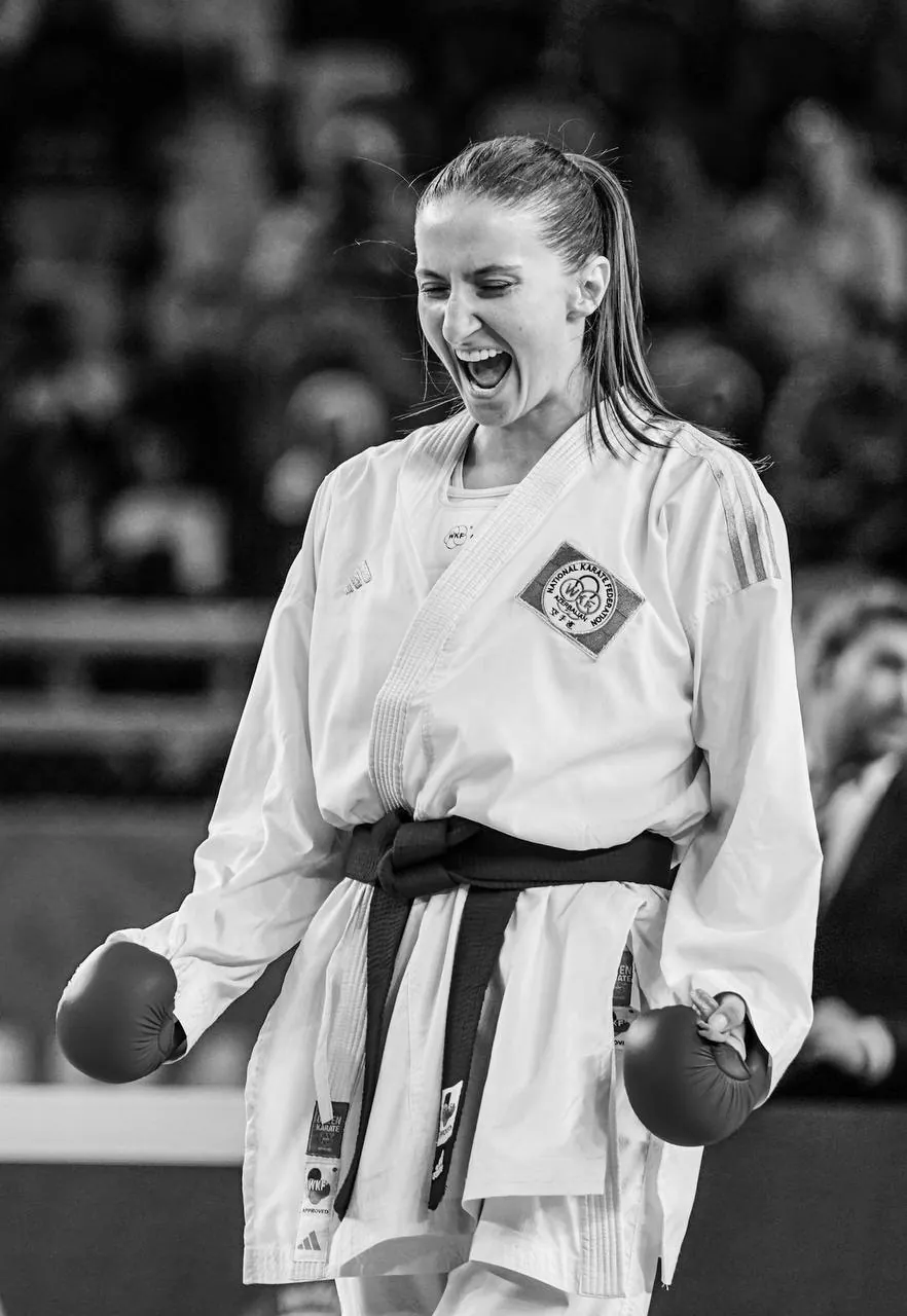 Kumite: a victory shout, black and white