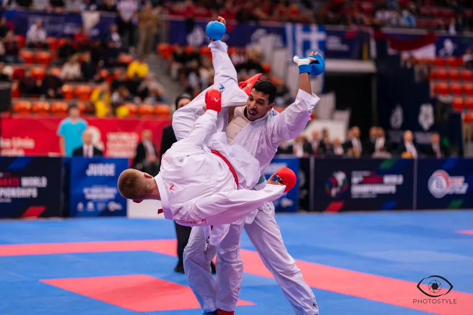 Kumite: throwing an opponent